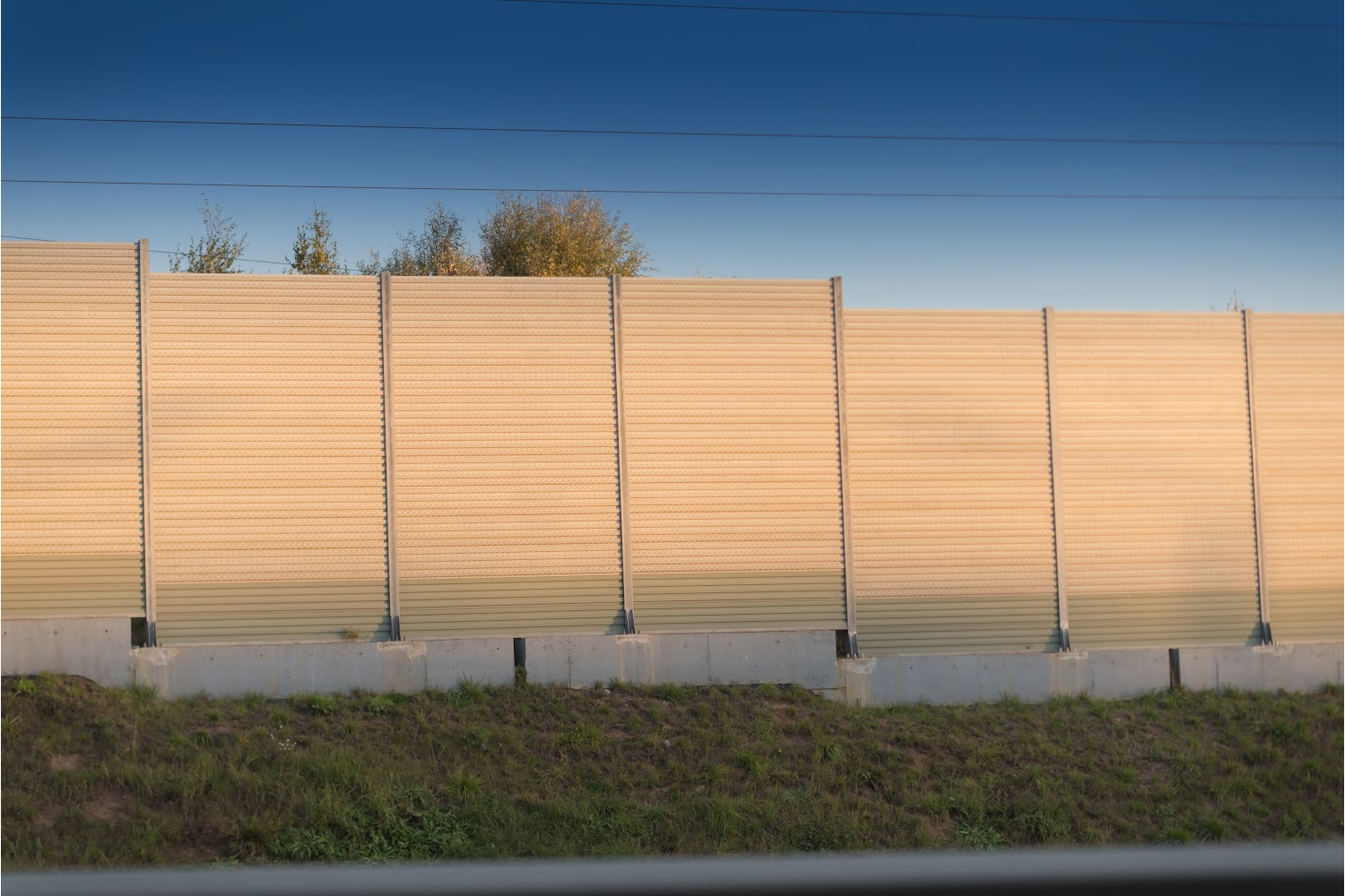 Advantages of using a portable noise barrier