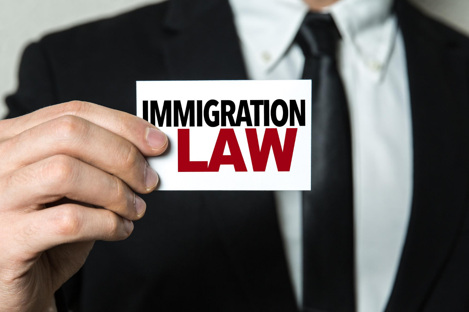 4 tips to keep in mind to find the right immigration lawyer for your case