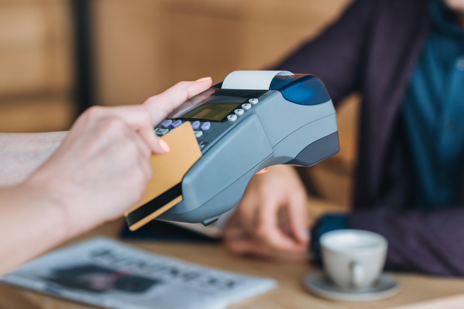 What is a major credit card payment and how does it work?