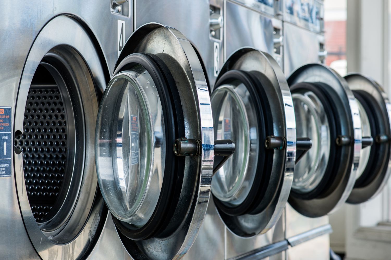 How to choose the best commercial laundry equipment brand?