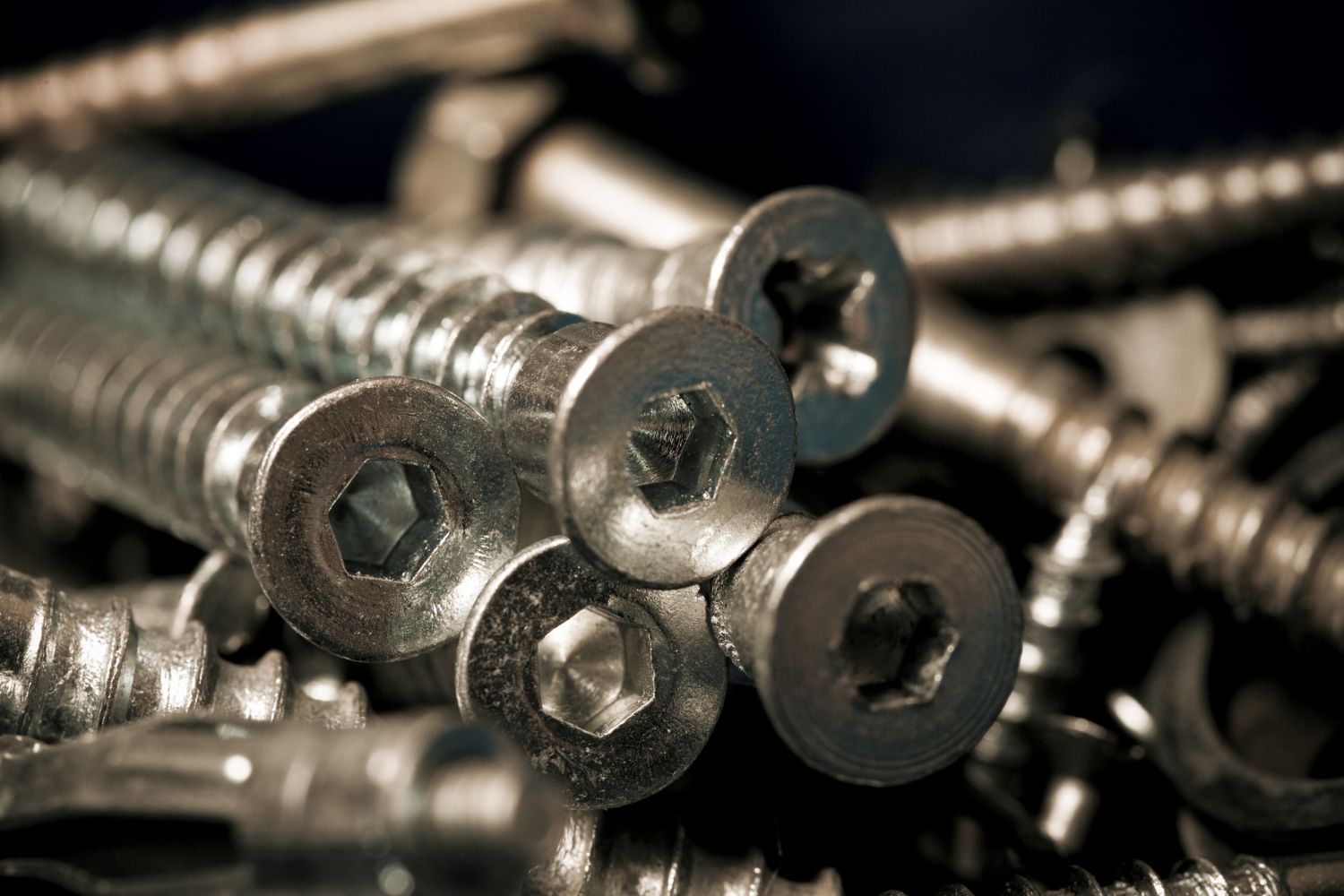 Common mistakes you should avoid when choosing manufacturers of high tension fasteners